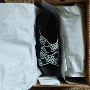 UGG size 10 LA cloud sandal